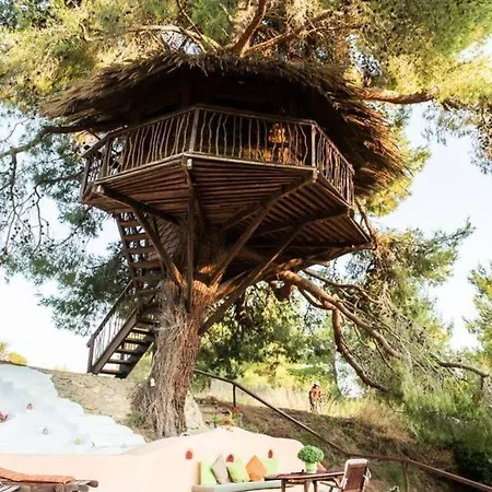 Stunning Treehouse 10 Mins From Sandy Beaches Amaliada