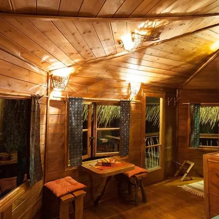 Stunning Treehouse 10 Mins From Sandy Beaches Prázdninový dům Amaliada
