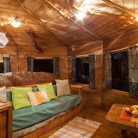 Stunning Treehouse 10 Mins From Sandy Beaches Дом отдыха *